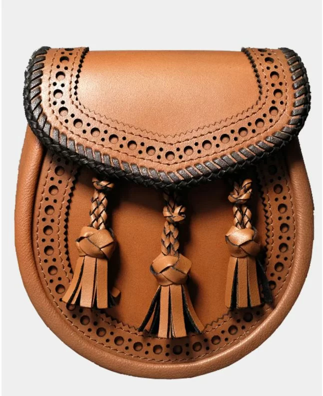 artsian_classic_brogue_sporran_in_tan_leather.jpg.webp Artsian Classic Brogue Sporran in Tan Leather - Image 1