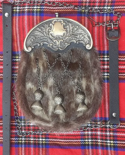 thistle_antique_tassel_and_cantle_seal_skin_sporran_1_Kiltshub.com.webp